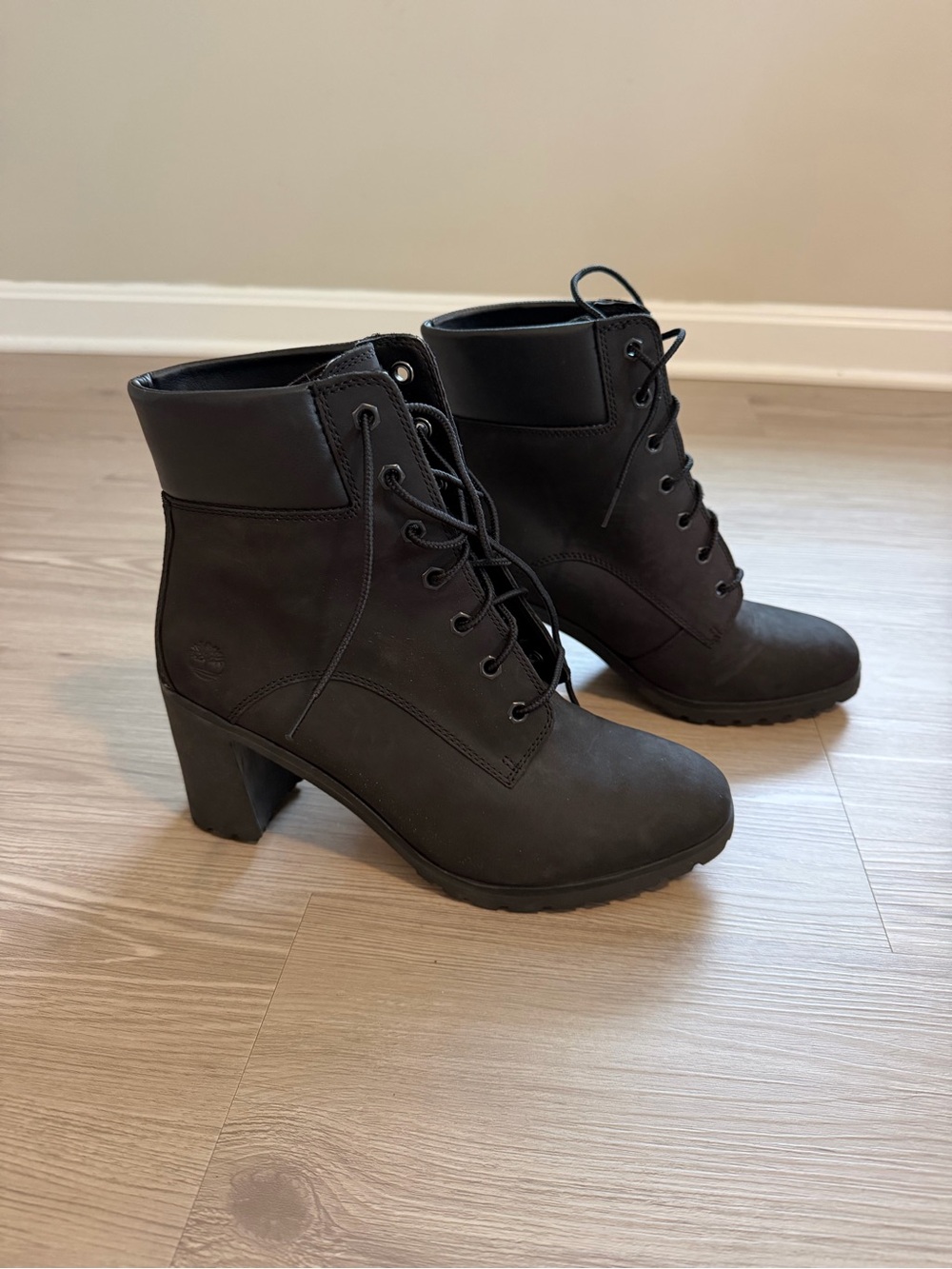 Timberland Black Lace-Up Women's Heeled Ankle Boots